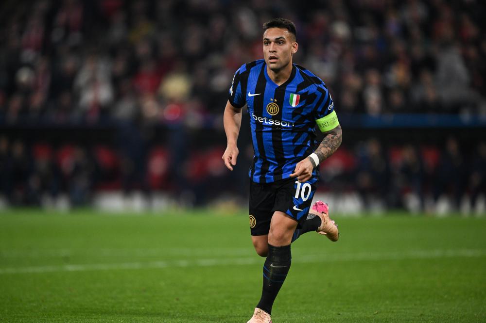 他通过在英 他通过在英